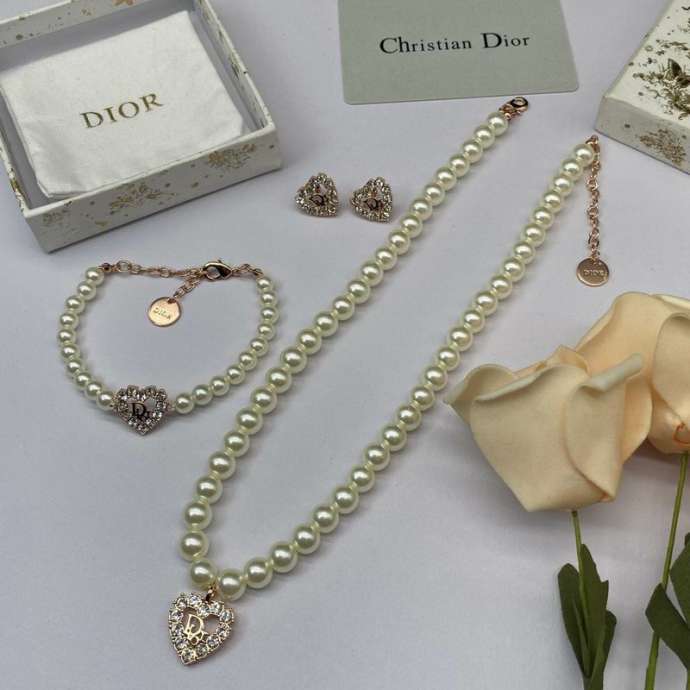 Picture of Dior Sets _SKUDiorsuits05cly608458